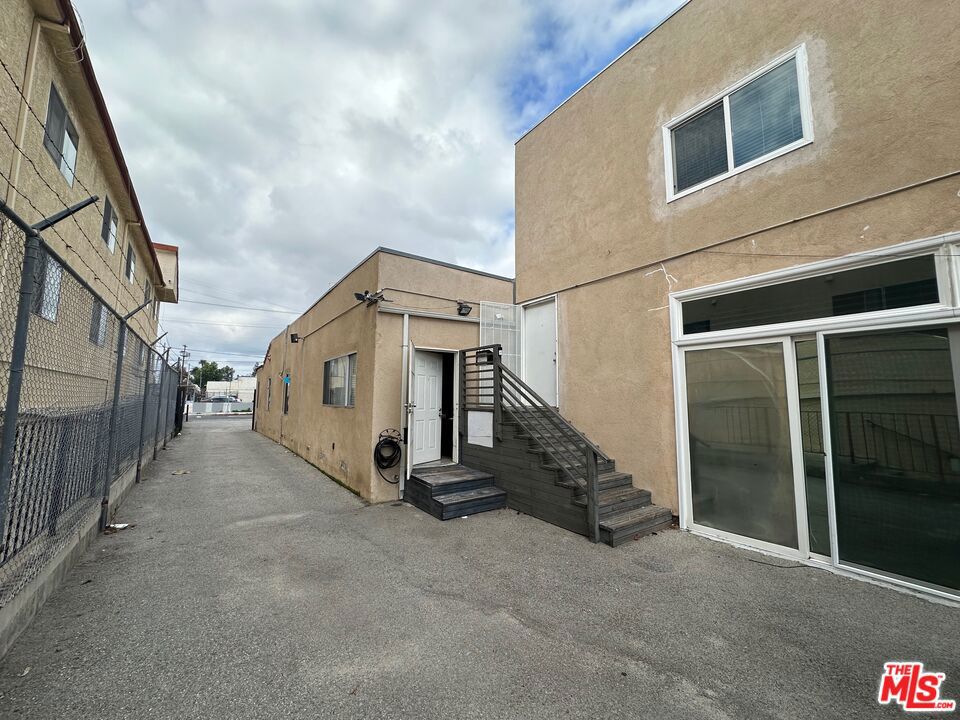 7304 Canby Avenue Property Photo 4