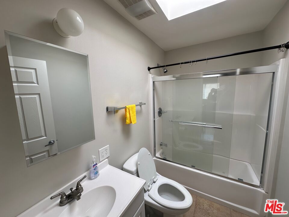 7304 Canby Avenue Property Photo 12