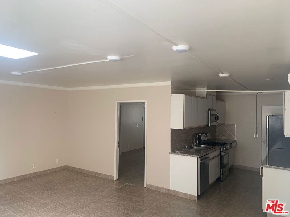7304 Canby Avenue Property Photo 13