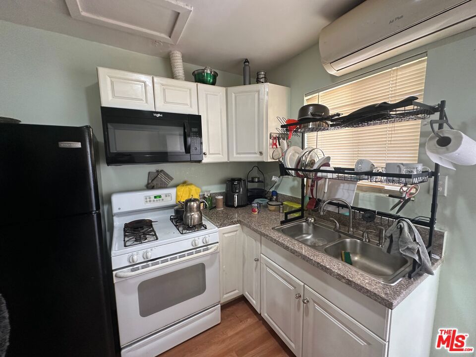 7304 Canby Avenue Property Photo 22