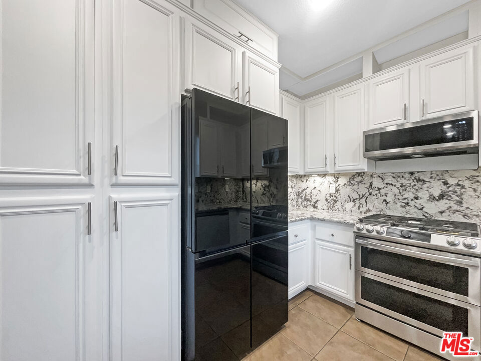 24043 Tango Drive Property Photo 16