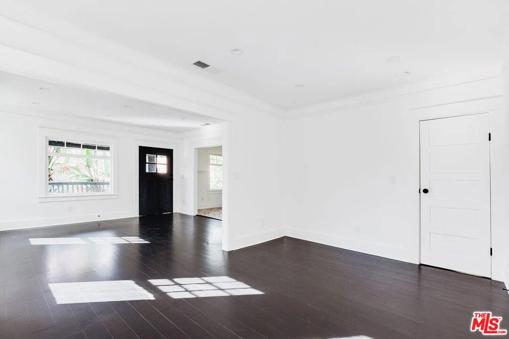 982 Hyperion Avenue Property Photo 3