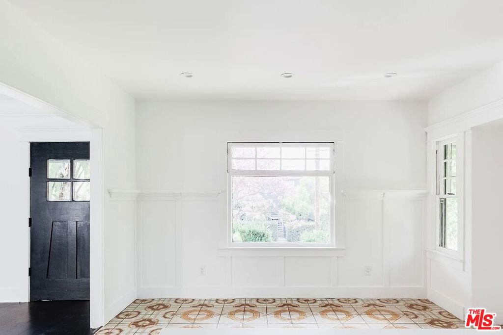 982 Hyperion Avenue Property Photo 4