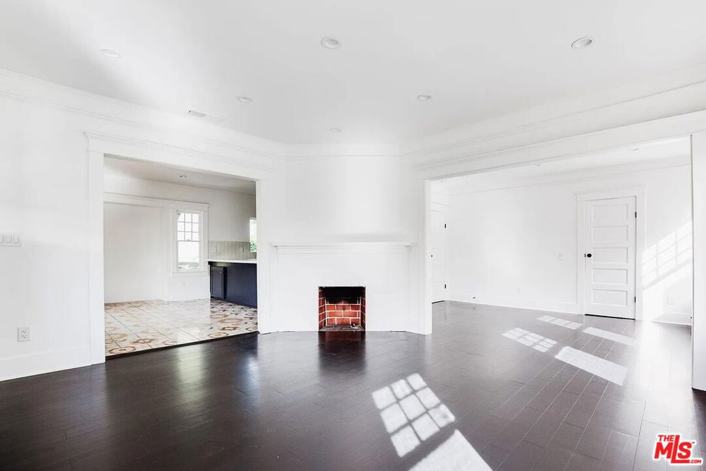 982 Hyperion Avenue Property Photo 5