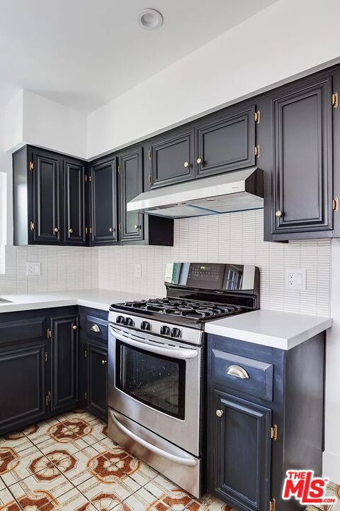 982 Hyperion Avenue Property Photo 8