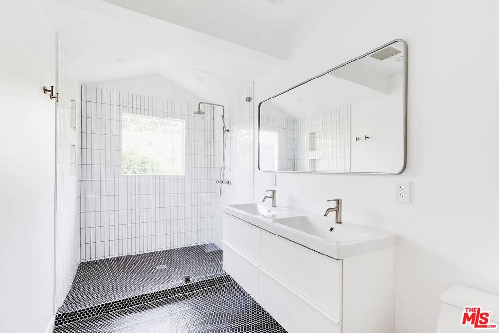 982 Hyperion Avenue Property Photo 9