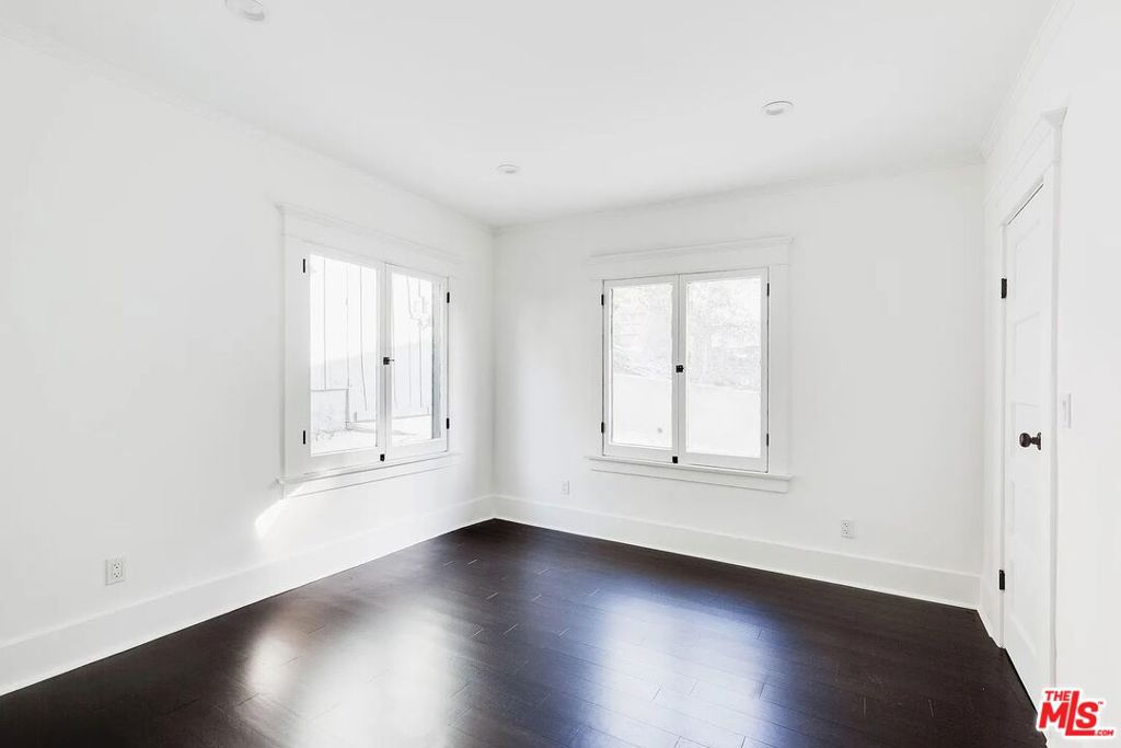 982 Hyperion Avenue Property Photo 10