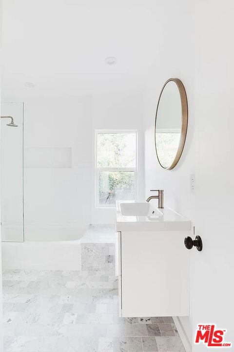 982 Hyperion Avenue Property Photo 11