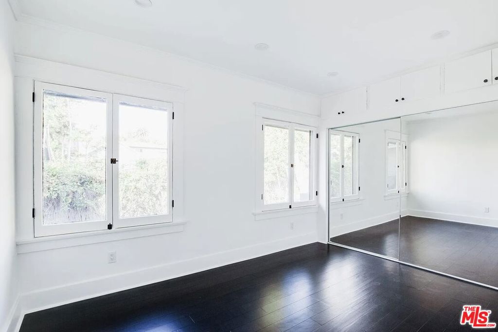 982 Hyperion Avenue Property Photo 13