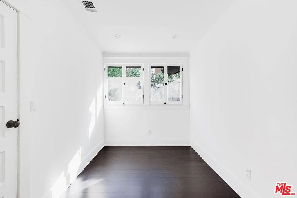 982 Hyperion Avenue Property Photo 14