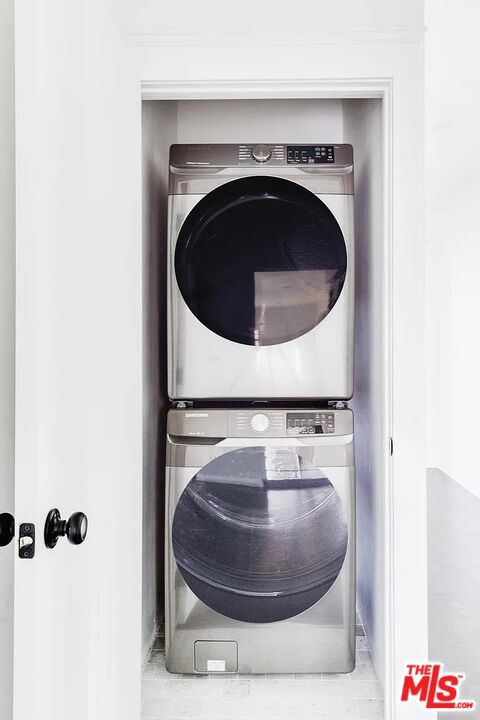 982 Hyperion Avenue Property Photo 15