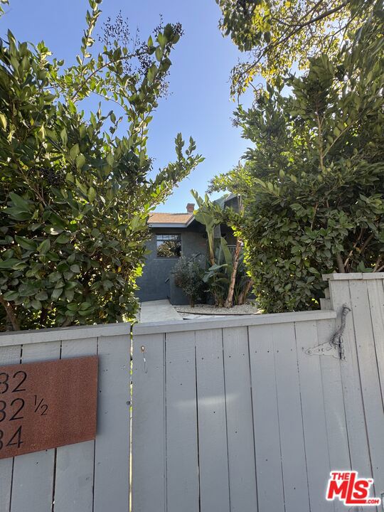 982 Hyperion Avenue Property Photo 16