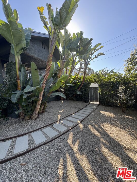 982 Hyperion Avenue Property Photo 18