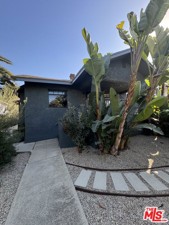 982 Hyperion Avenue Property Photo 19