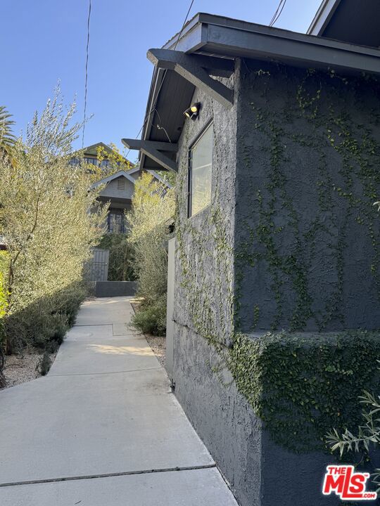 982 Hyperion Avenue Property Photo 20