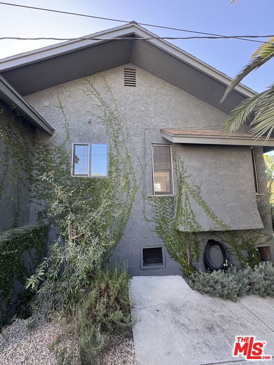 982 Hyperion Avenue Property Photo 21