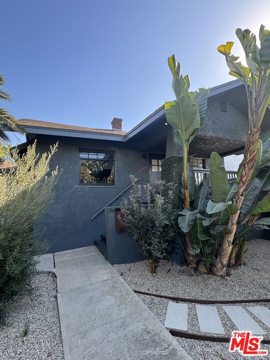 982 Hyperion Avenue Property Photo 25