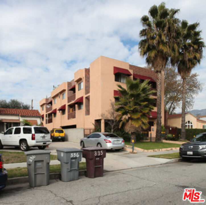339 Irving Avenue Property Photo 2