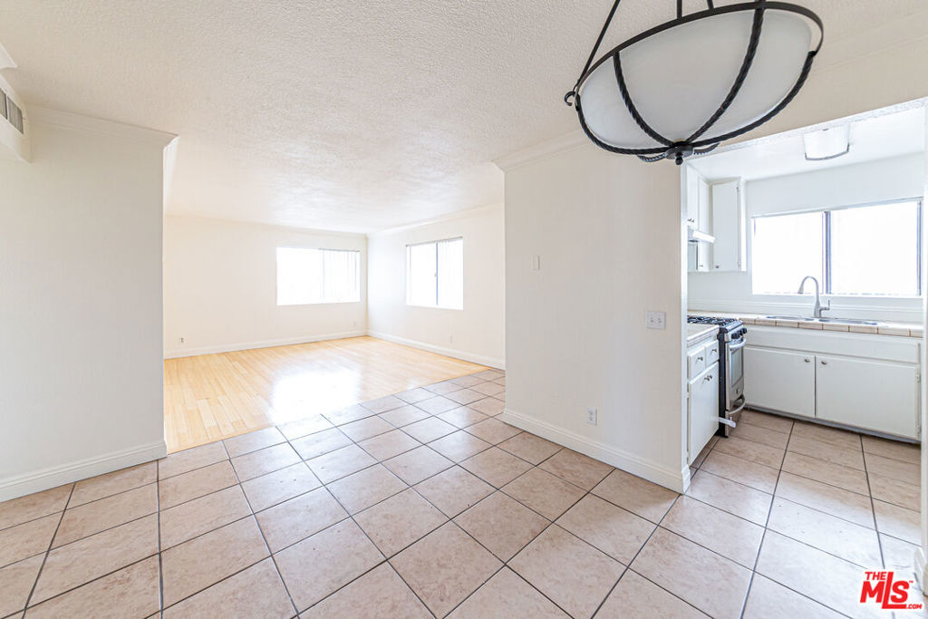 339 Irving Avenue Property Photo 6