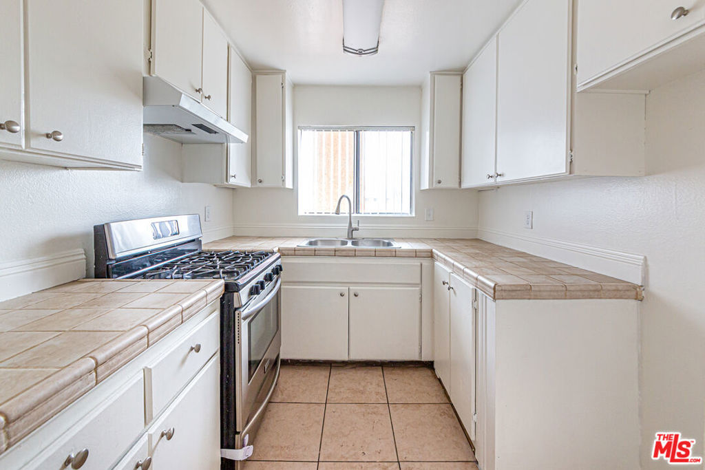 339 Irving Avenue Property Photo 7