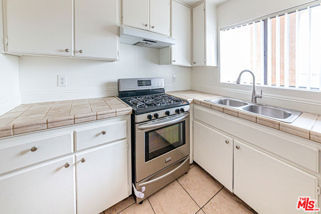 339 Irving Avenue Property Photo 8