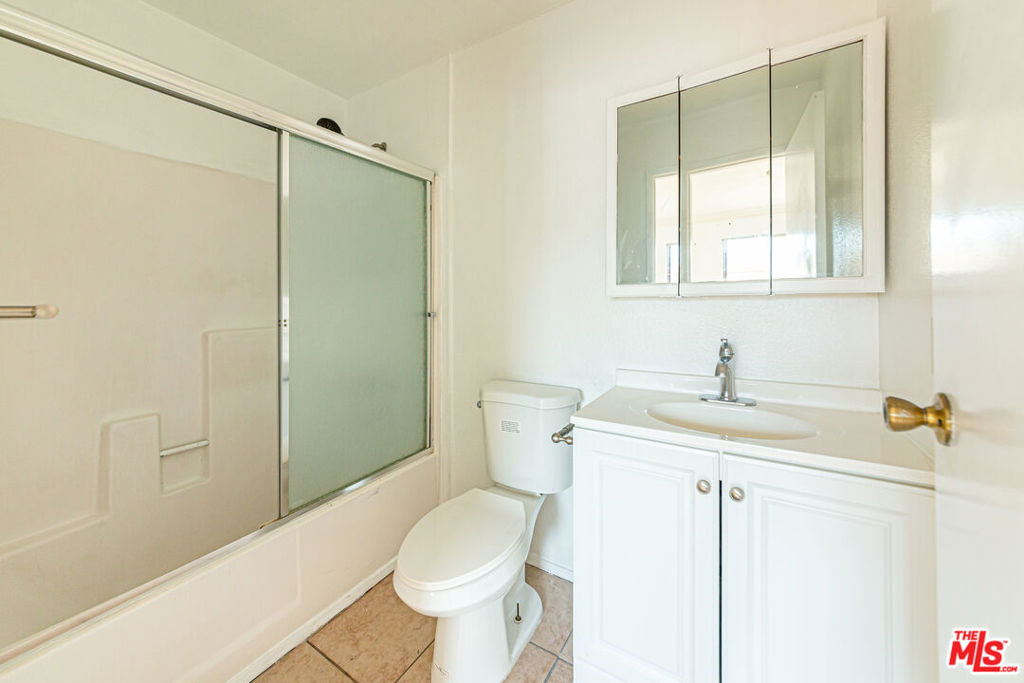 339 Irving Avenue Property Photo 10