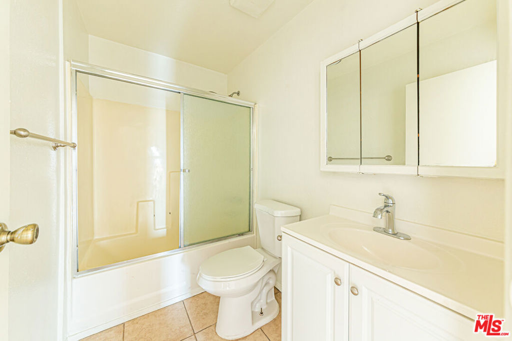 339 Irving Avenue Property Photo 12