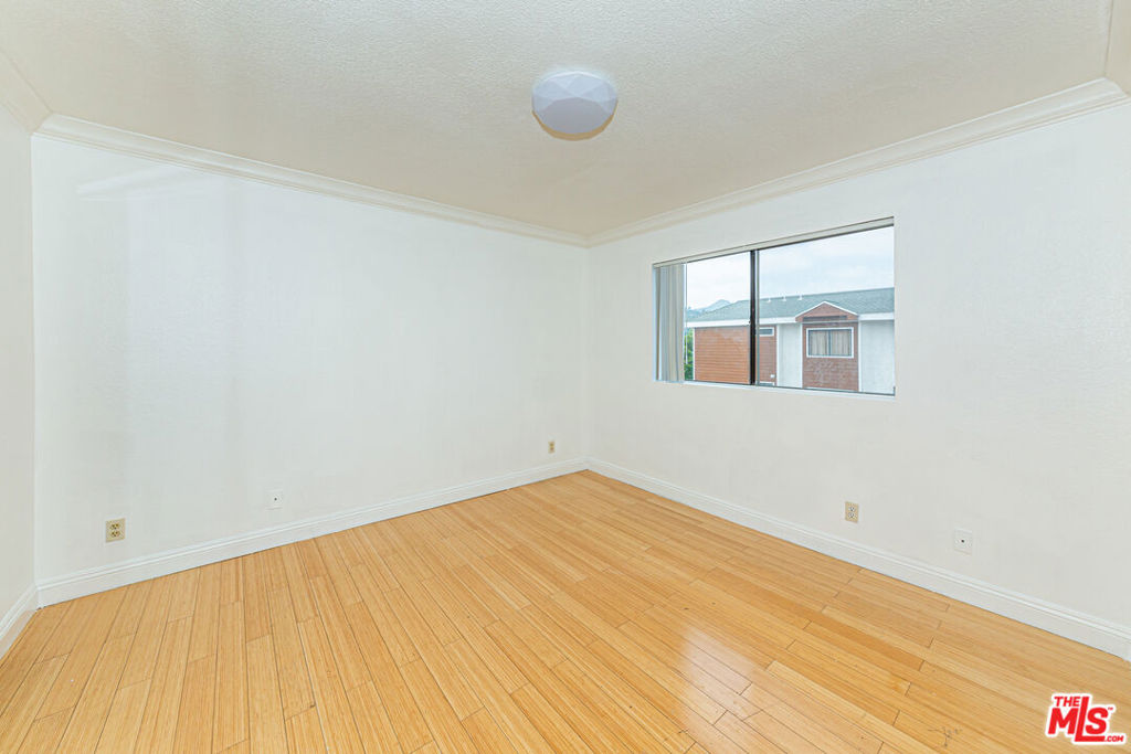 339 Irving Avenue Property Photo 13
