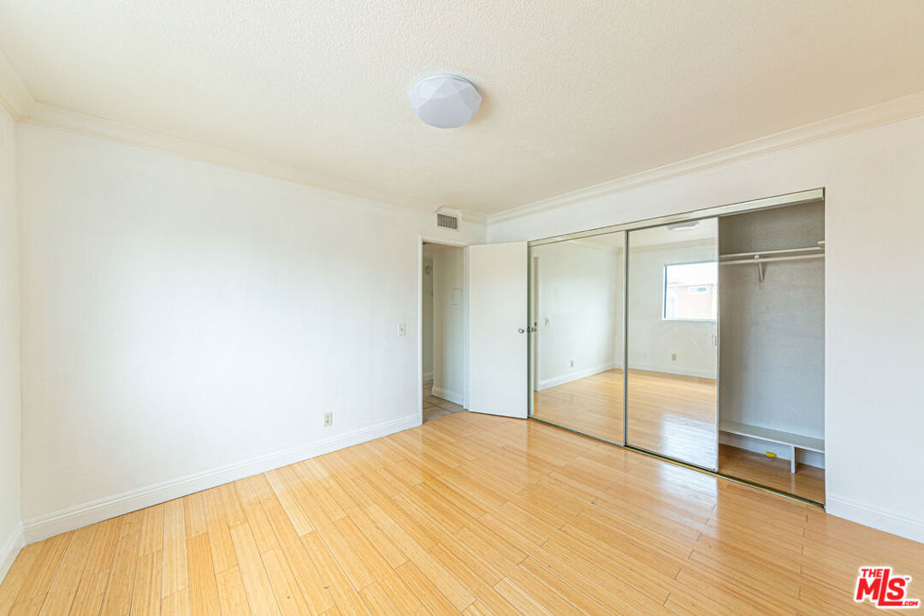 339 Irving Avenue Property Photo 14