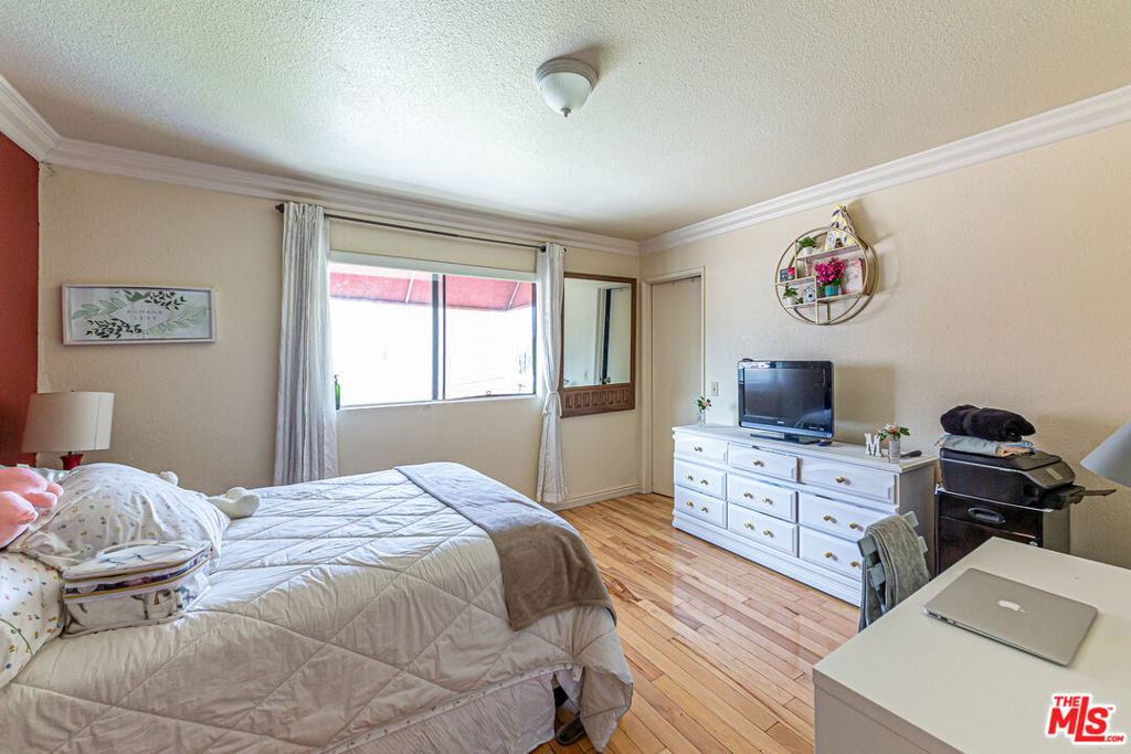 339 Irving Avenue Property Photo 23