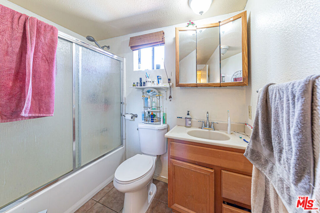339 Irving Avenue Property Photo 28