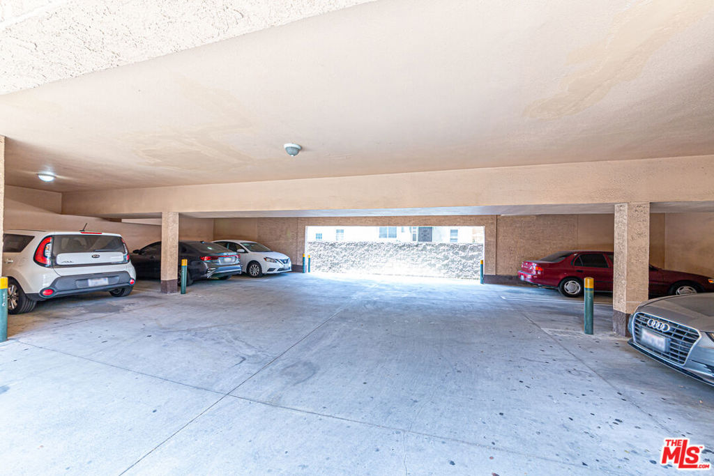 339 Irving Avenue Property Photo 29