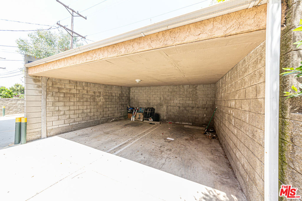 339 Irving Avenue Property Photo 34