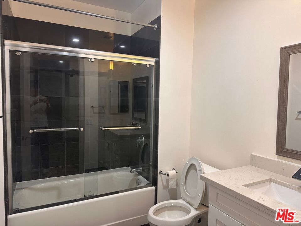 3223 W 6th Street 205 Property Photo 9