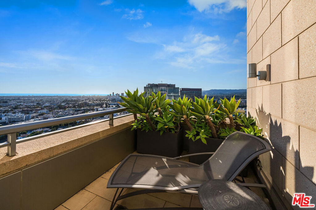 10776 Wilshire Boulevard 2302 Property Photo 13