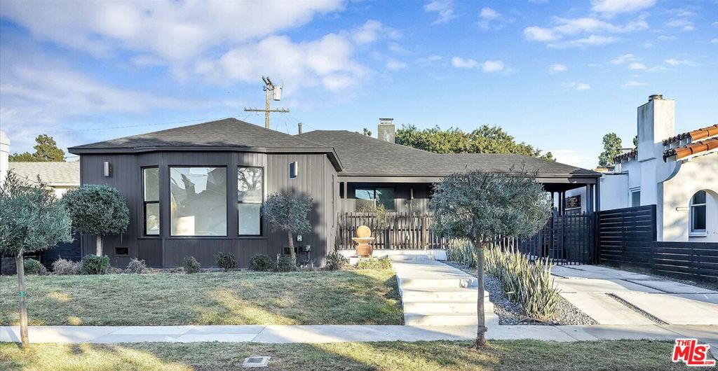 4122 S Bronson Avenue Property Photo 1