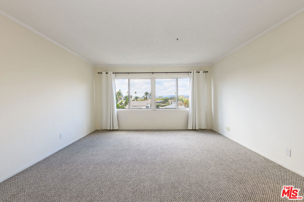 340 N Hayworth Avenue 302 Property Photo 7
