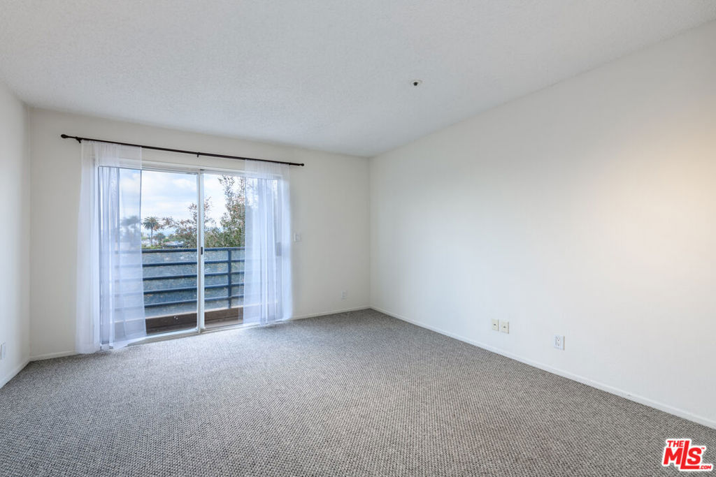 340 N Hayworth Avenue 302 Property Photo 11