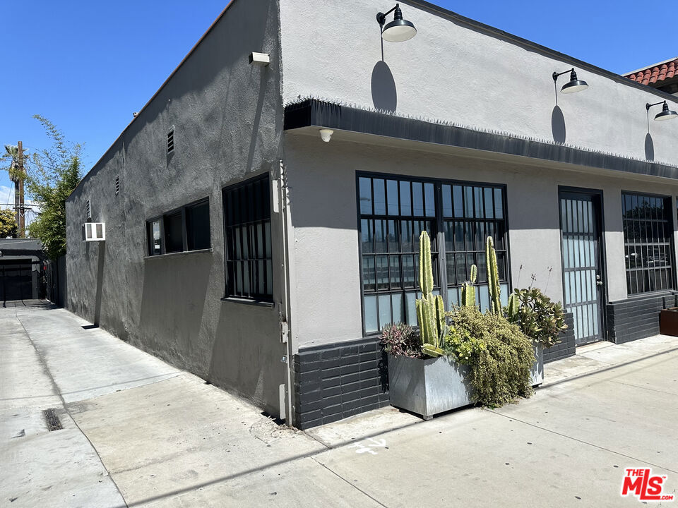 1857 W Adams Boulevard Property Photo 2