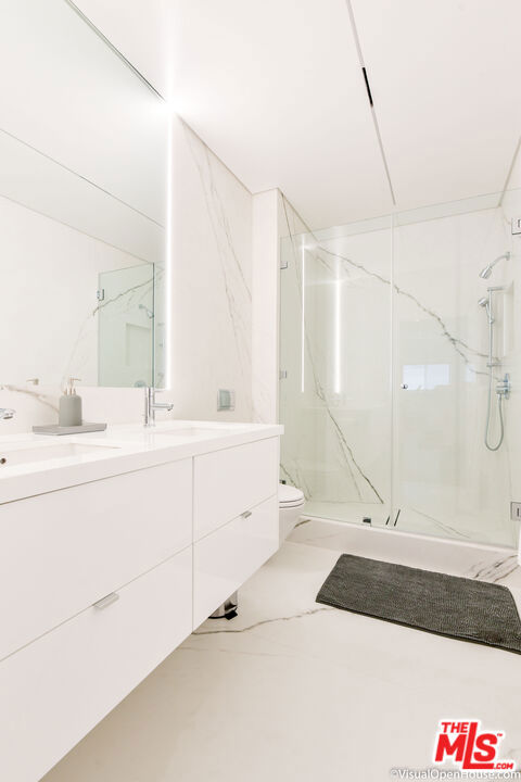 1818 Thayer Avenue 107 Property Photo 6