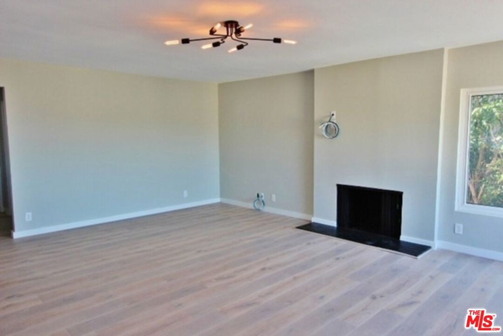 372 Pershing Drive Property Photo 8