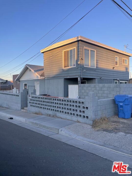 209 S 1st Avenue Property Photo 1