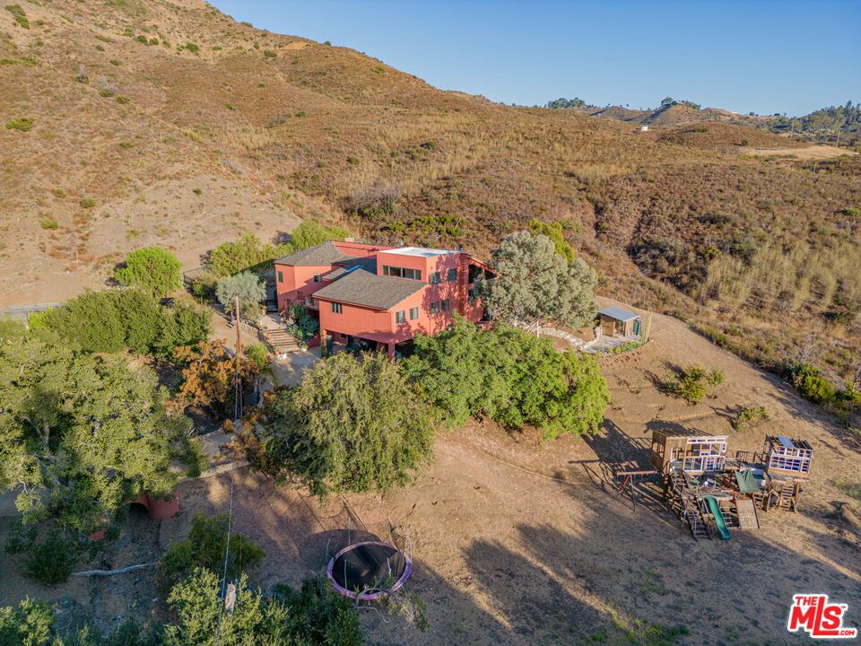 34136 Mulholland Highway Property Photo 4