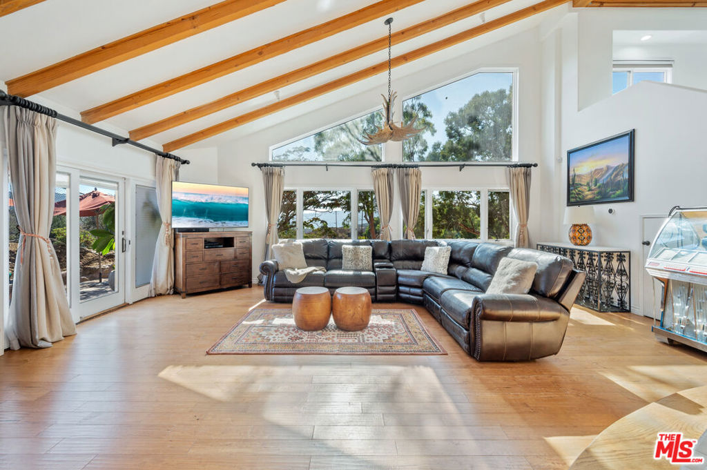 34136 Mulholland Highway Property Photo 9