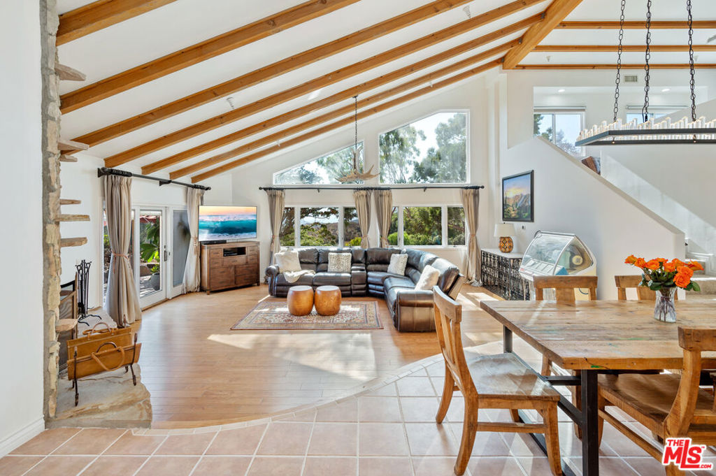 34136 Mulholland Highway Property Photo 10