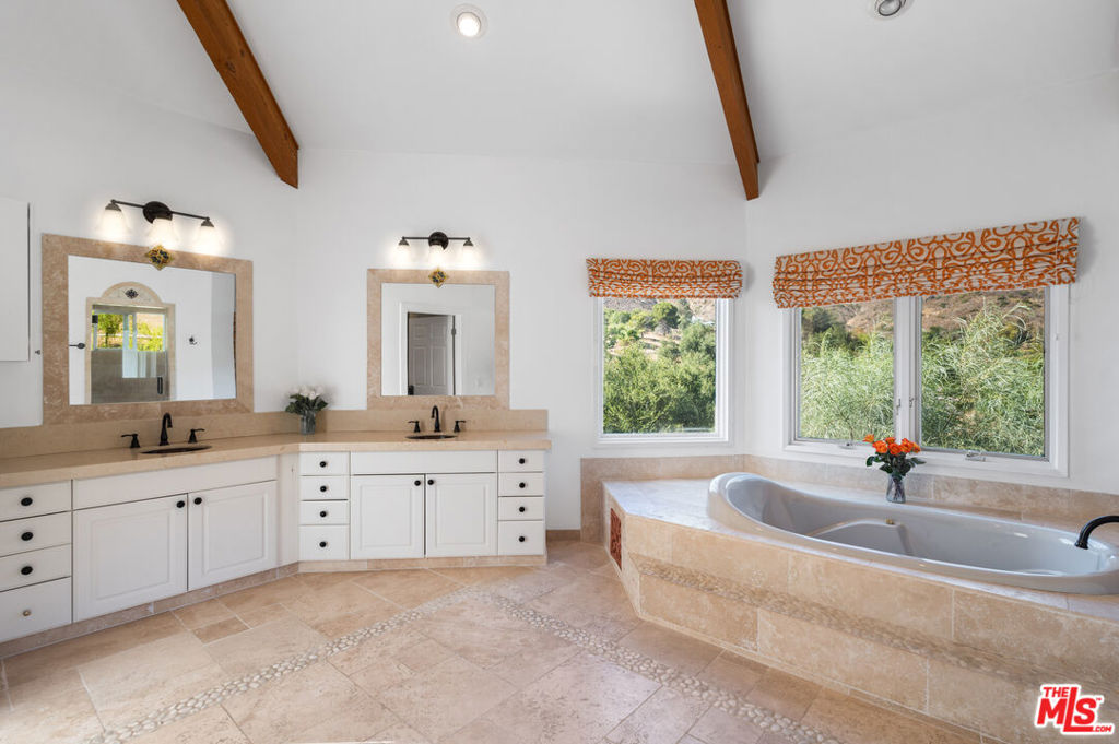 34136 Mulholland Highway Property Photo 20