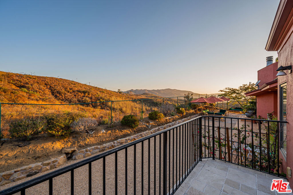 34136 Mulholland Highway Property Photo 25