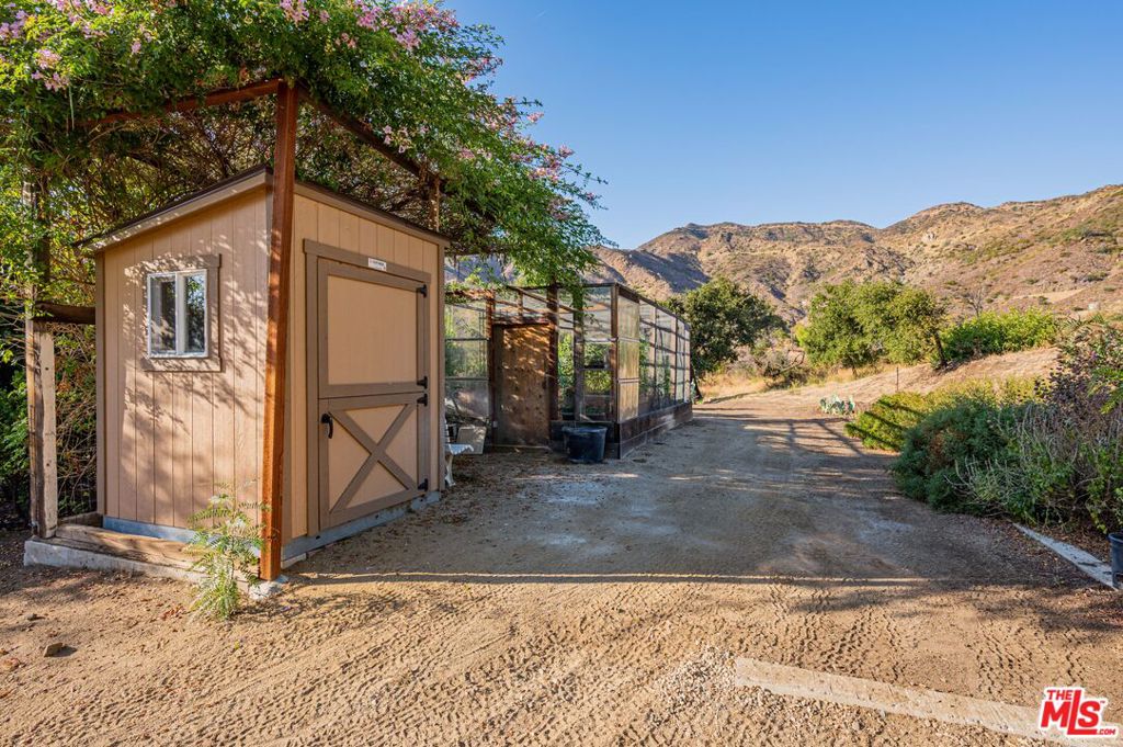 34136 Mulholland Highway Property Photo 43