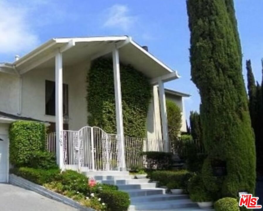 7900 Zeus Drive Property Photo 1