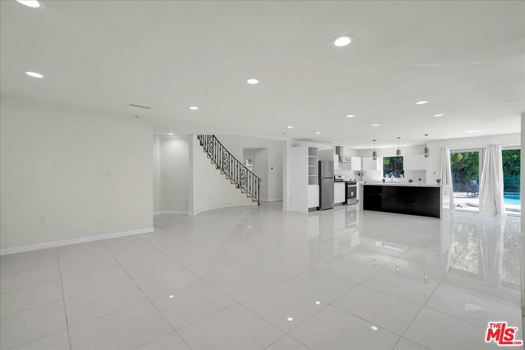 7900 Zeus Drive Property Photo 10
